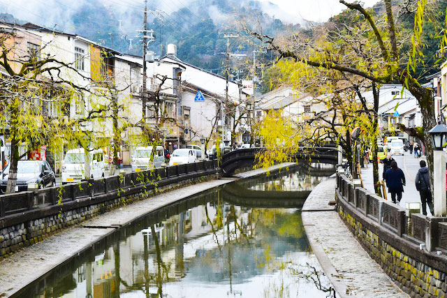 城崎温泉は外湯めぐりで有名な観光地