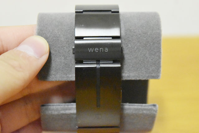 「wena wrist」の文字