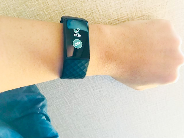 Fitbitが早起きアラーム・睡眠計測としておすすめ！